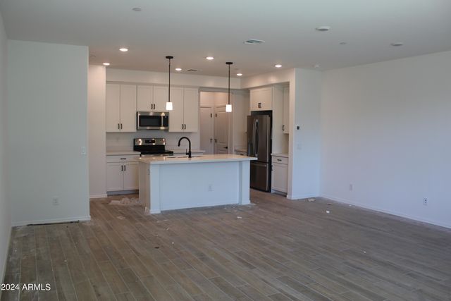 2628 S VOYAGER Drive 106, Gilbert, AZ 85295