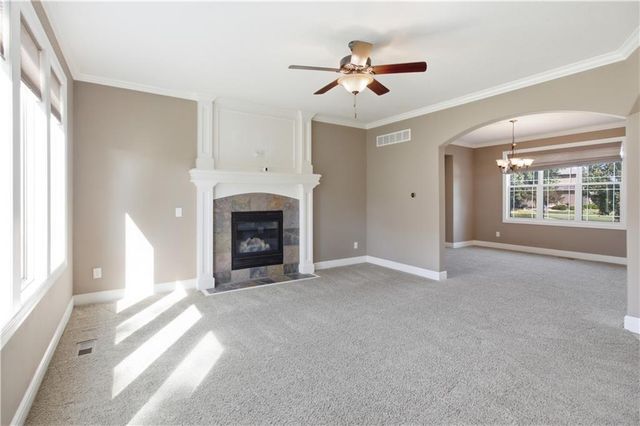 11454 S Lakecrest Drive, Olathe, KS 66061