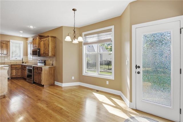 11454 S Lakecrest Drive, Olathe, KS 66061