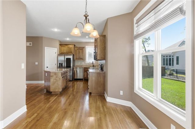 11454 S Lakecrest Drive, Olathe, KS 66061