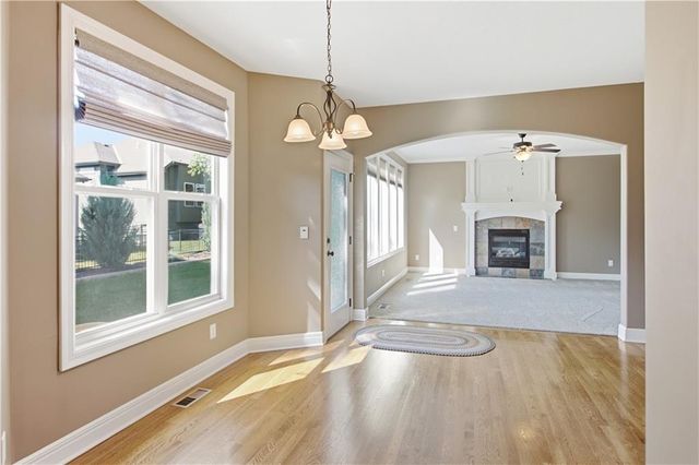 11454 S Lakecrest Drive, Olathe, KS 66061