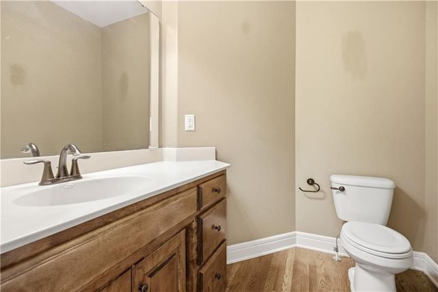 11454 S Lakecrest Drive, Olathe, KS 66061