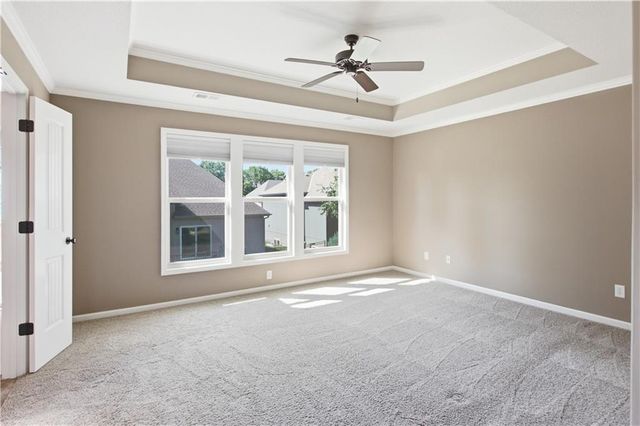 11454 S Lakecrest Drive, Olathe, KS 66061