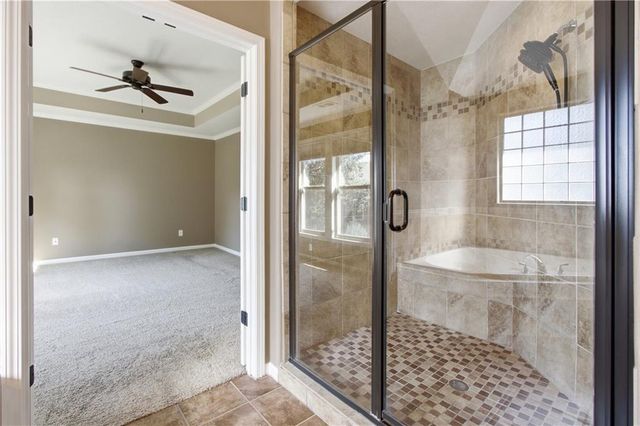 11454 S Lakecrest Drive, Olathe, KS 66061
