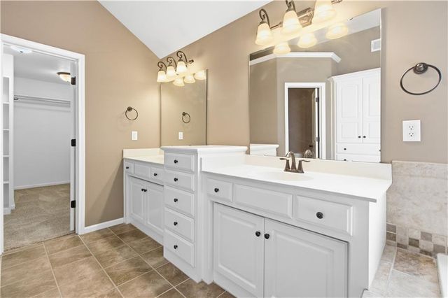 11454 S Lakecrest Drive, Olathe, KS 66061