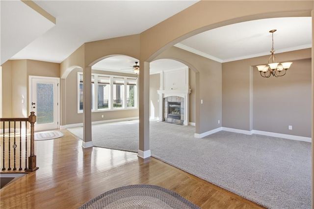 11454 S Lakecrest Drive, Olathe, KS 66061