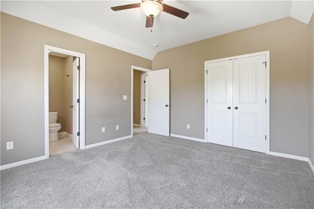 11454 S Lakecrest Drive, Olathe, KS 66061