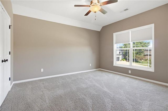 11454 S Lakecrest Drive, Olathe, KS 66061