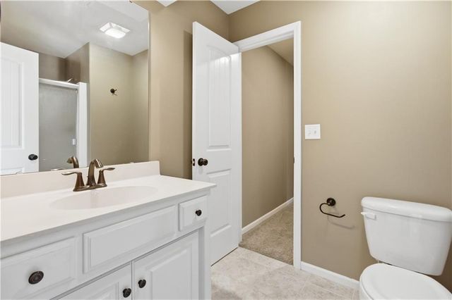 11454 S Lakecrest Drive, Olathe, KS 66061