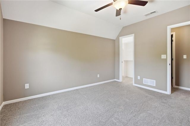 11454 S Lakecrest Drive, Olathe, KS 66061