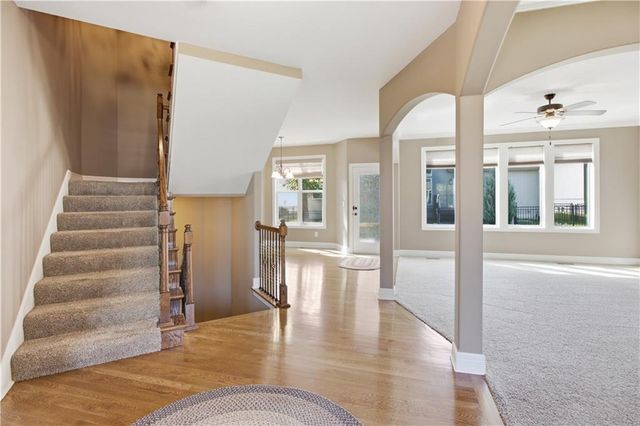 11454 S Lakecrest Drive, Olathe, KS 66061