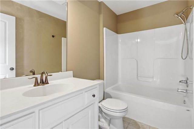 11454 S Lakecrest Drive, Olathe, KS 66061