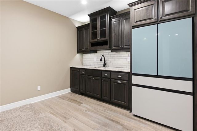 11454 S Lakecrest Drive, Olathe, KS 66061