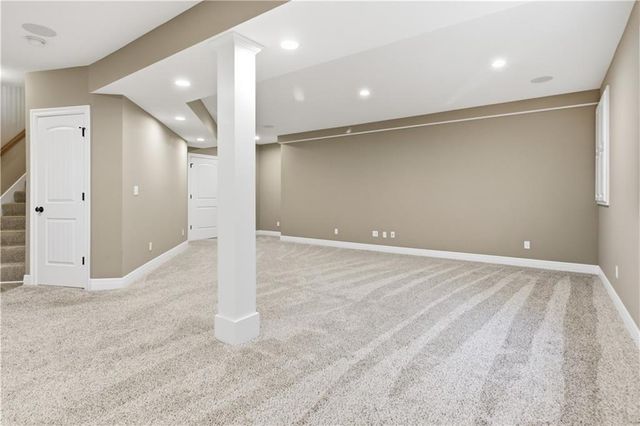 11454 S Lakecrest Drive, Olathe, KS 66061