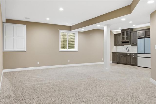 11454 S Lakecrest Drive, Olathe, KS 66061