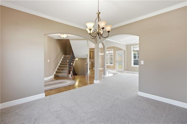 11454 S Lakecrest Drive, Olathe, KS 66061