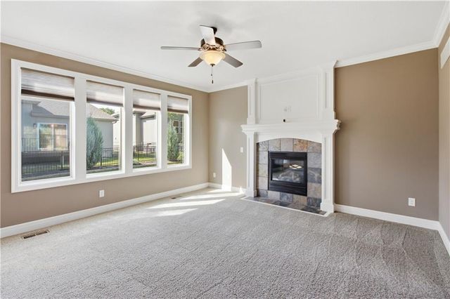 11454 S Lakecrest Drive, Olathe, KS 66061