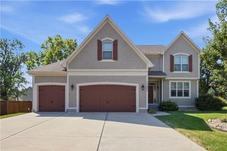 11454 S Lakecrest Drive, Olathe, KS 66061