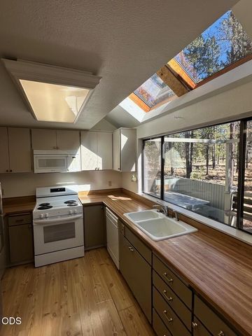 57384 Acacia Lane, Sunriver, OR 97707