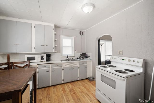 1734 Missouri Avenue, Flint, MI 48506