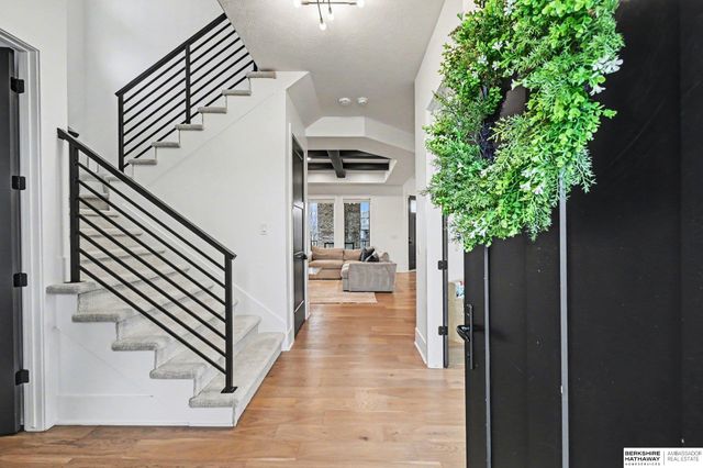 21209 Walnut Circle, Elkhorn, NE 68022