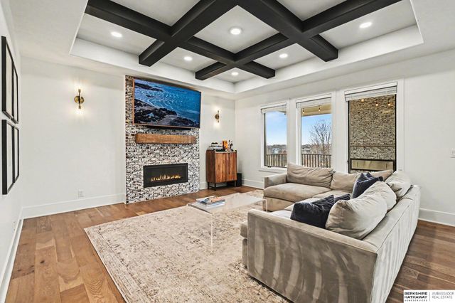 21209 Walnut Circle, Elkhorn, NE 68022