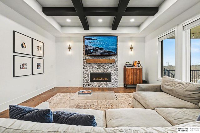 21209 Walnut Circle, Elkhorn, NE 68022