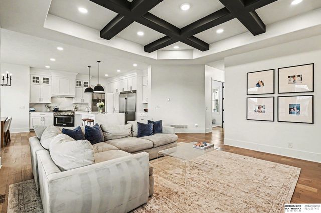 21209 Walnut Circle, Elkhorn, NE 68022