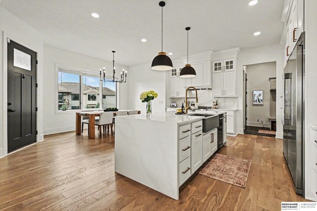 21209 Walnut Circle, Elkhorn, NE 68022