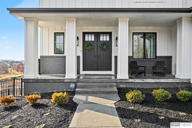 21209 Walnut Circle, Elkhorn, NE 68022