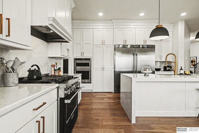 21209 Walnut Circle, Elkhorn, NE 68022