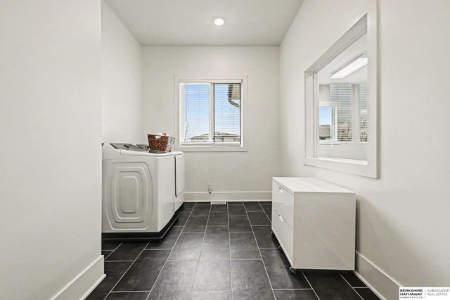 21209 Walnut Circle, Elkhorn, NE 68022