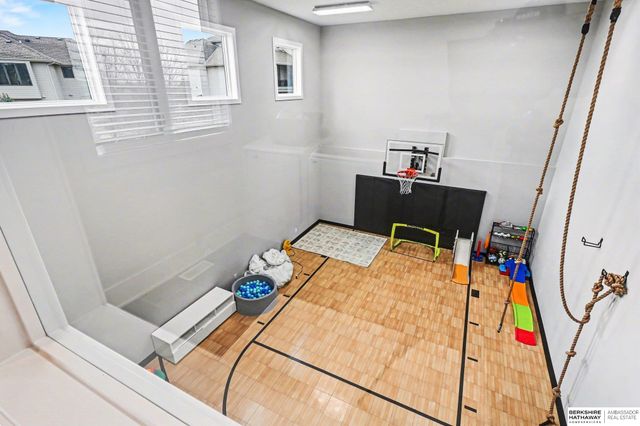 21209 Walnut Circle, Elkhorn, NE 68022