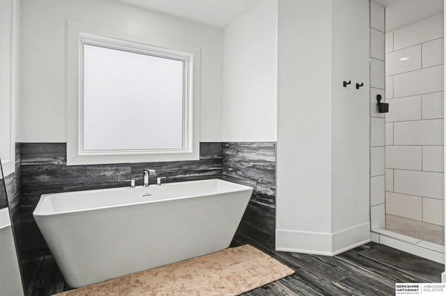 21209 Walnut Circle, Elkhorn, NE 68022