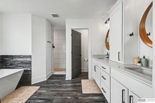 21209 Walnut Circle, Elkhorn, NE 68022