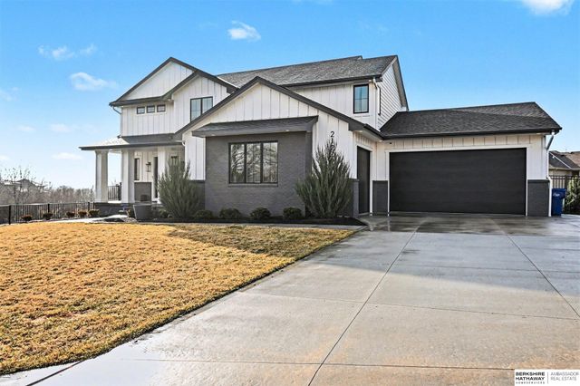 21209 Walnut Circle, Elkhorn, NE 68022