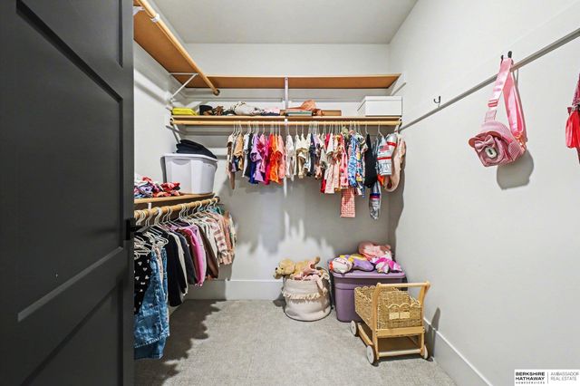 21209 Walnut Circle, Elkhorn, NE 68022