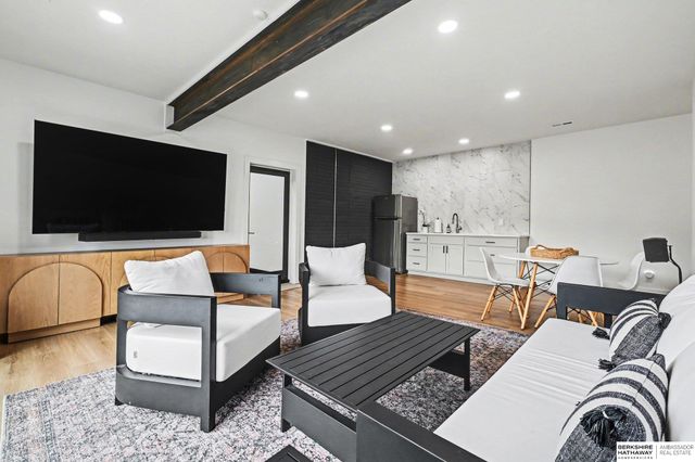 21209 Walnut Circle, Elkhorn, NE 68022