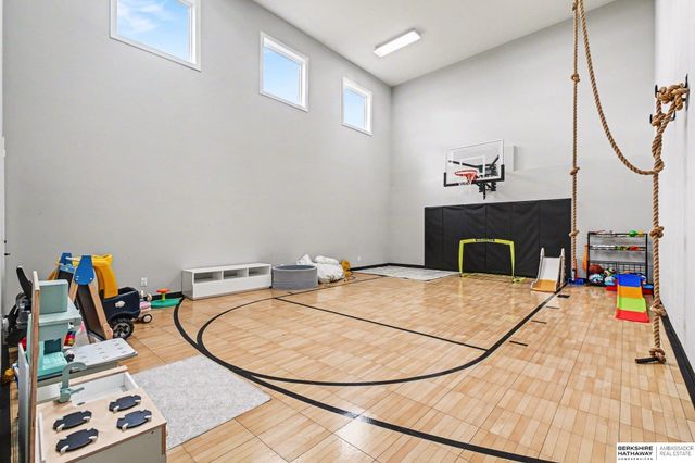 21209 Walnut Circle, Elkhorn, NE 68022