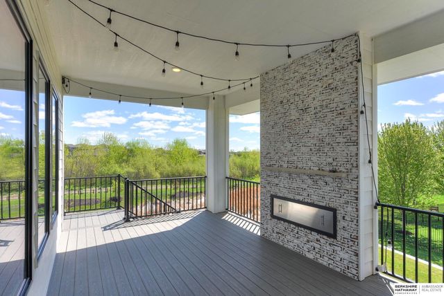 21209 Walnut Circle, Elkhorn, NE 68022