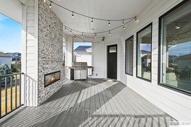 21209 Walnut Circle, Elkhorn, NE 68022