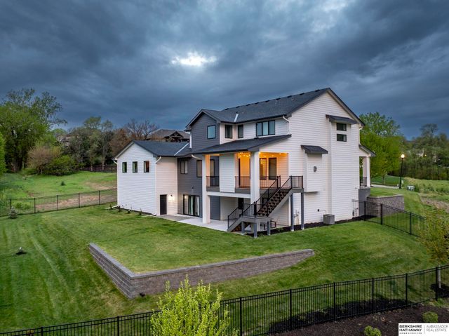 21209 Walnut Circle, Elkhorn, NE 68022