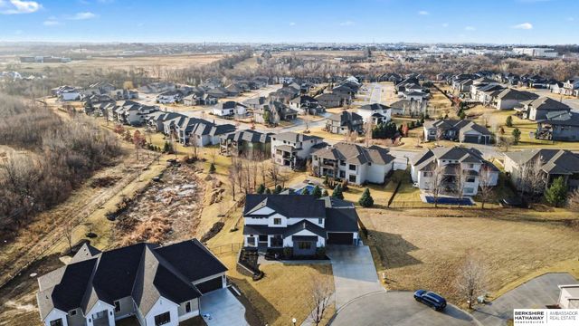 21209 Walnut Circle, Elkhorn, NE 68022