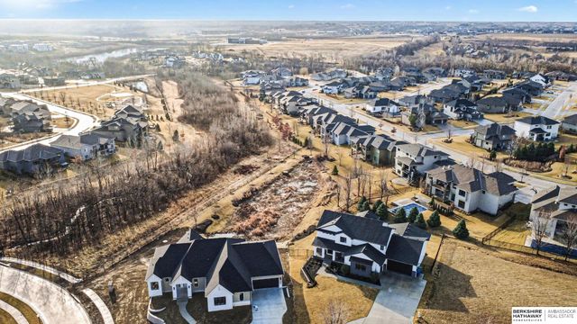 21209 Walnut Circle, Elkhorn, NE 68022