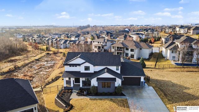 21209 Walnut Circle, Elkhorn, NE 68022