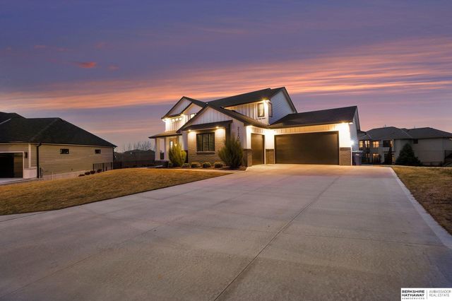 21209 Walnut Circle, Elkhorn, NE 68022