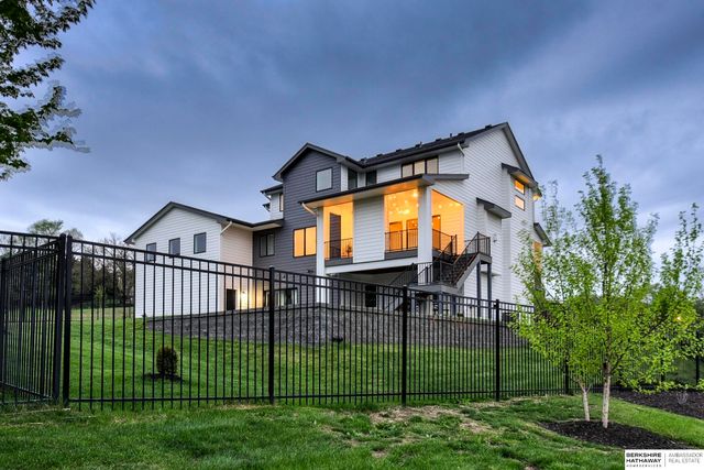 21209 Walnut Circle, Elkhorn, NE 68022