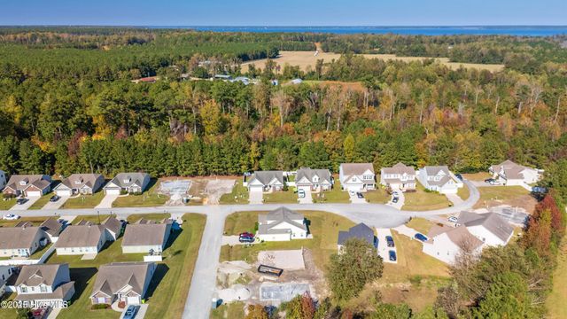 302 Hawks Bluff Drive, New Bern, NC 28560