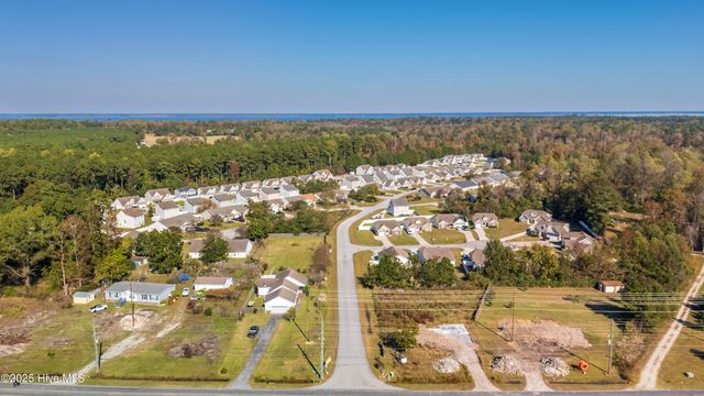 302 Hawks Bluff Drive, New Bern, NC 28560