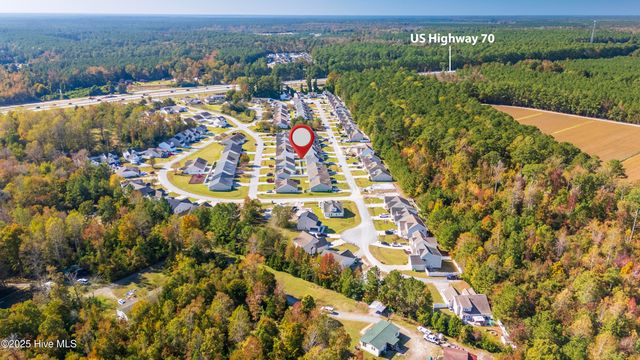 302 Hawks Bluff Drive, New Bern, NC 28560